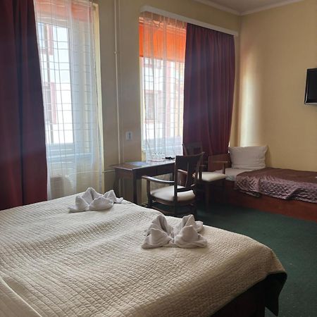 Hotel Bila Ruze Písek Esterno foto