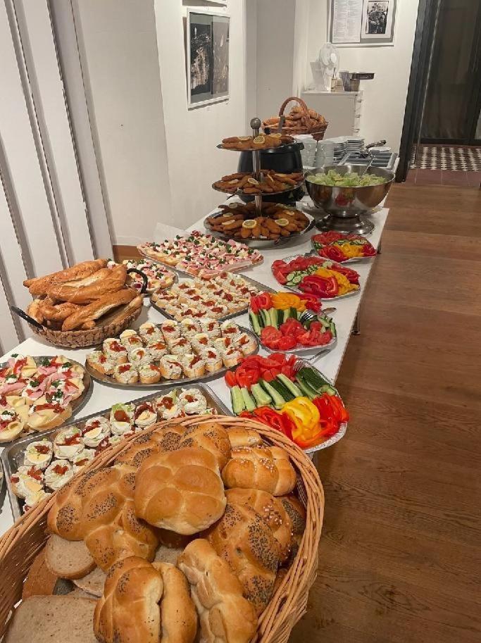 Hotel Bila Ruze Písek Esterno foto