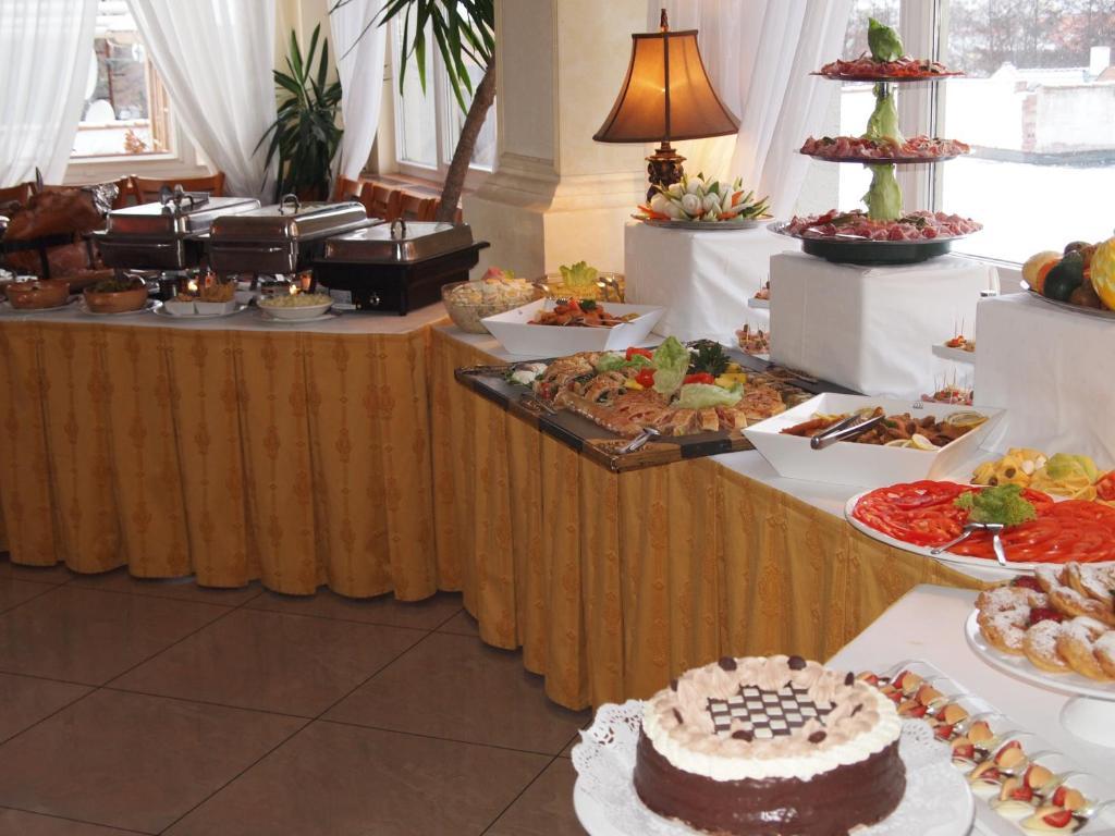 Hotel Bila Ruze Písek Esterno foto