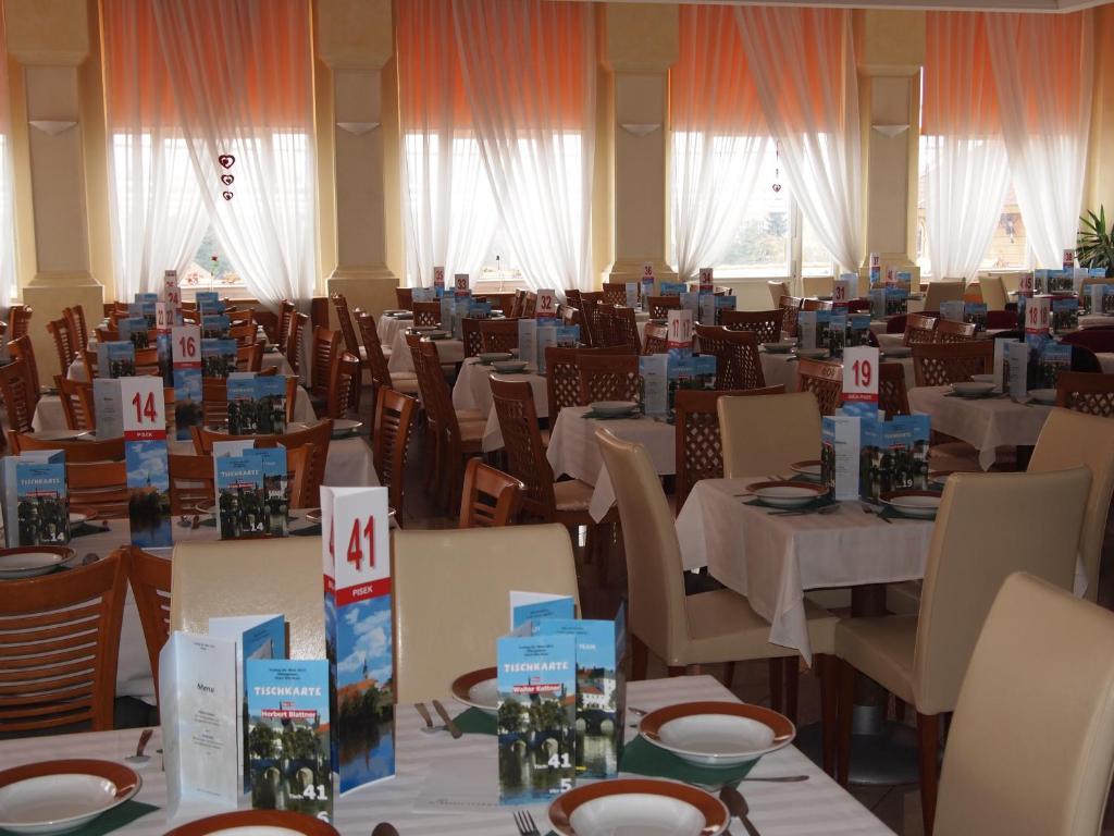 Hotel Bila Ruze Písek Esterno foto