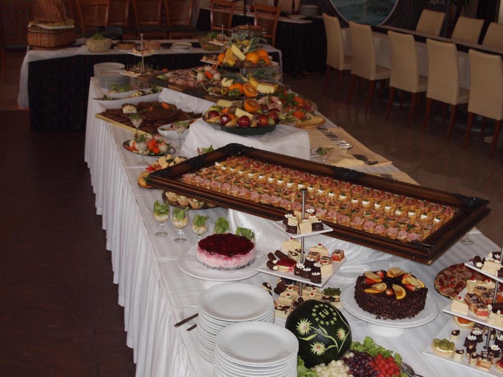 Hotel Bila Ruze Písek Esterno foto