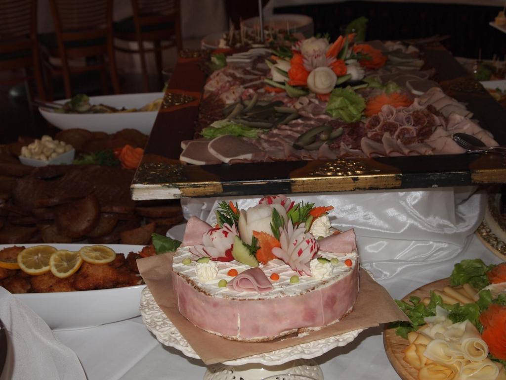 Hotel Bila Ruze Písek Esterno foto