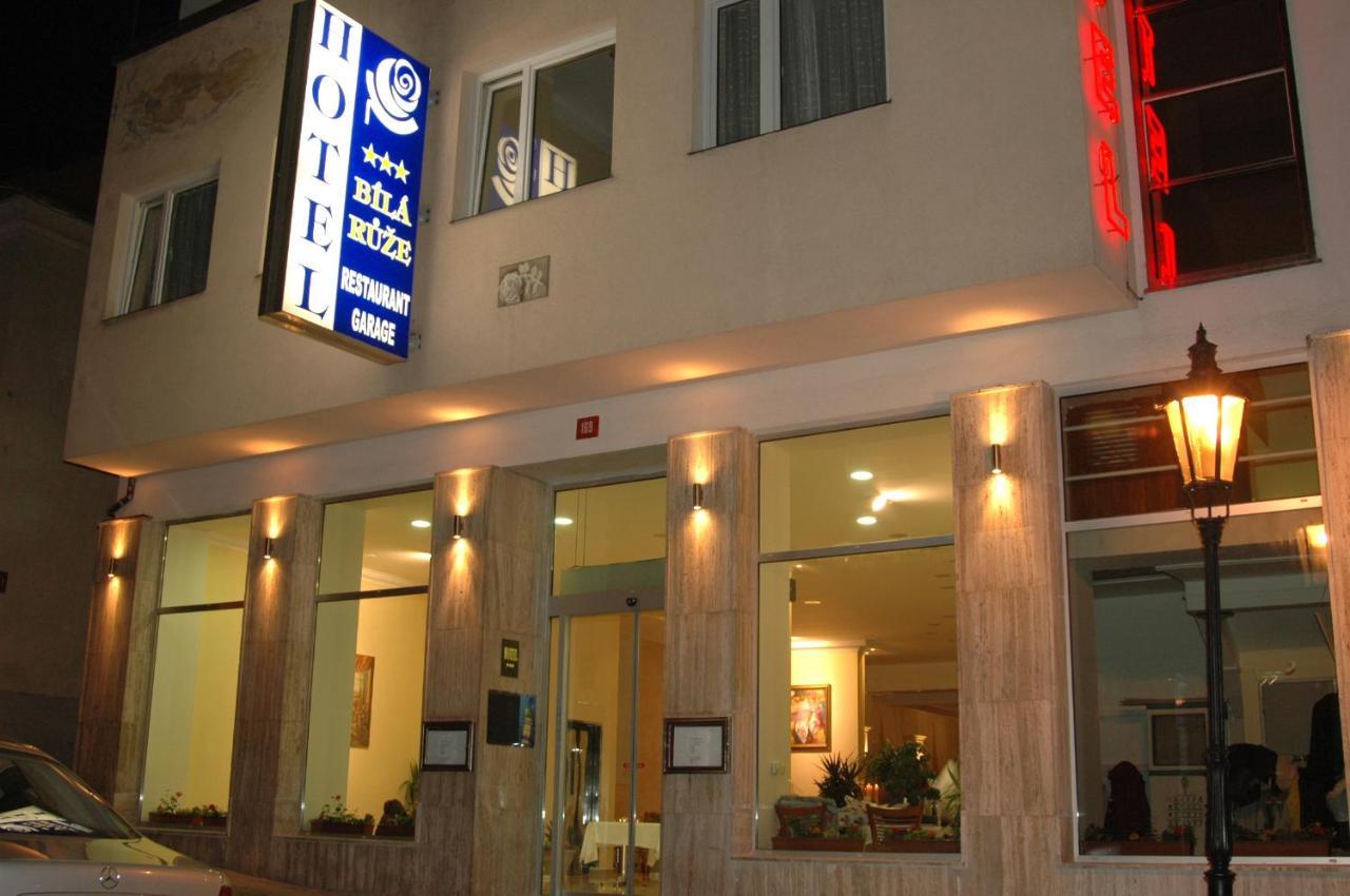 Hotel Bila Ruze Písek Esterno foto