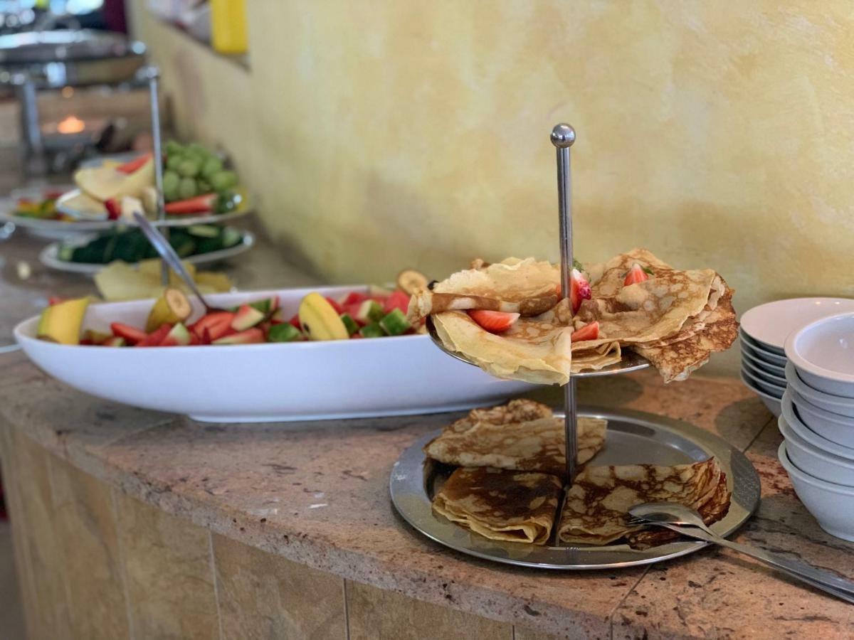 Hotel Bila Ruze Písek Esterno foto